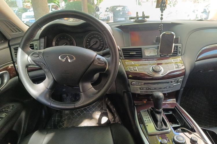 Used Infiniti Q70 2019 Q70L 2.0T Elite Plus Version
