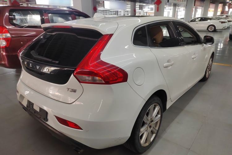 Used Volvo V40 2017 T3 Zhiya Edition
