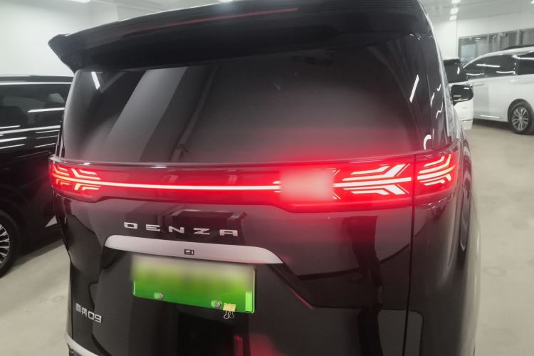 Used Denza D9 2024 DM-i 980 Four-Wheel Drive Prestige Model
