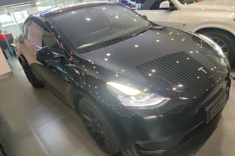 Used Tesla Model Y 2022 Long-Range All-Wheel-Drive Version