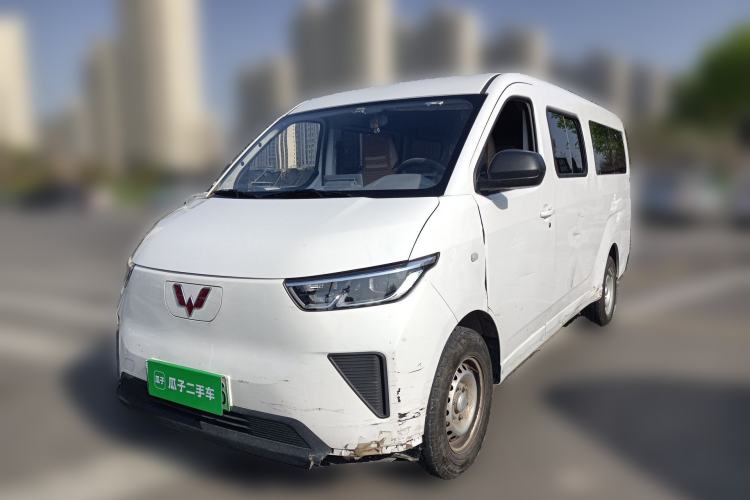 Used Wuling Yangguang 2024 300KM Comfort Version Passenger Van 75kW