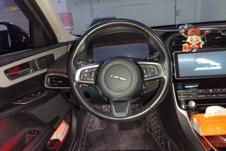 Used Jaguar XEL 2019 2.0T 200 PS Deluxe Edition Steering Wheel