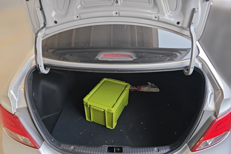 Used Hyundai Verna (older generation) 2014 1.4L Manual Top-Tier Model TOP Trunk