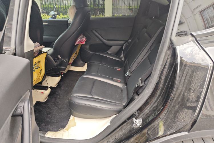 Used Tesla Model Y 2023 Long-Range All-Wheel-Drive Version Left Rear Seat