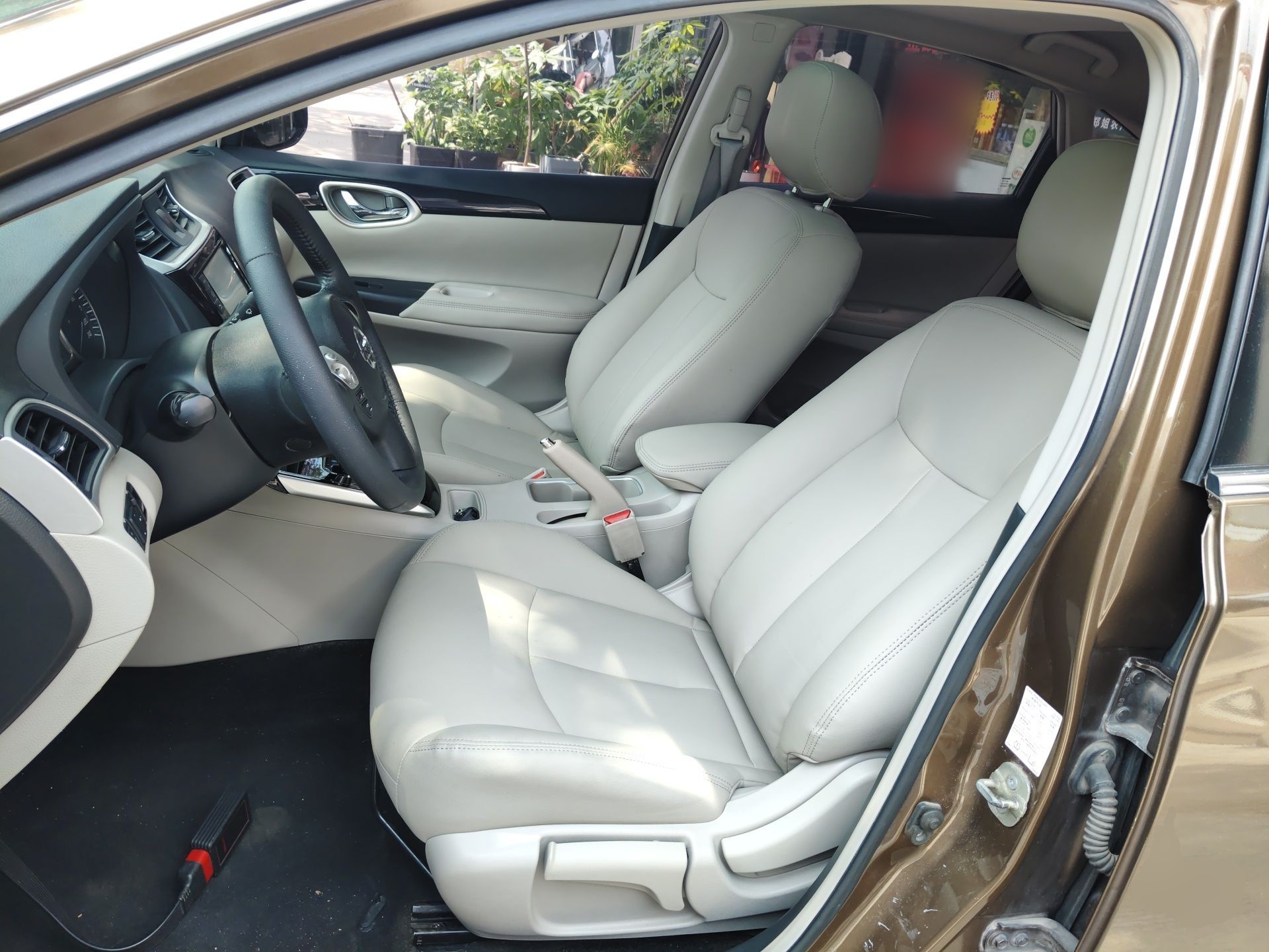 Переднее сиденье в автомобиле