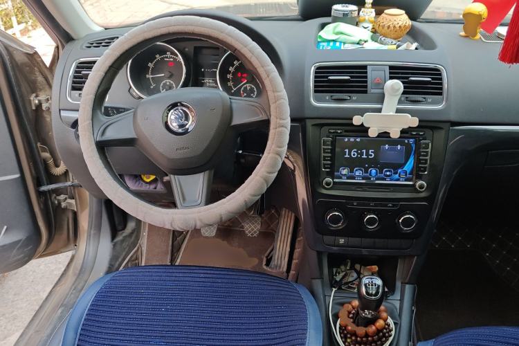 Used Skoda Yeti 2016 1.6L Manual Front-Wheel-Drive Version
