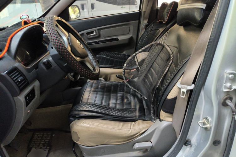 Used BAIC Weiwang M20 2014 1.5L practical type BJ415A Left Front Seat