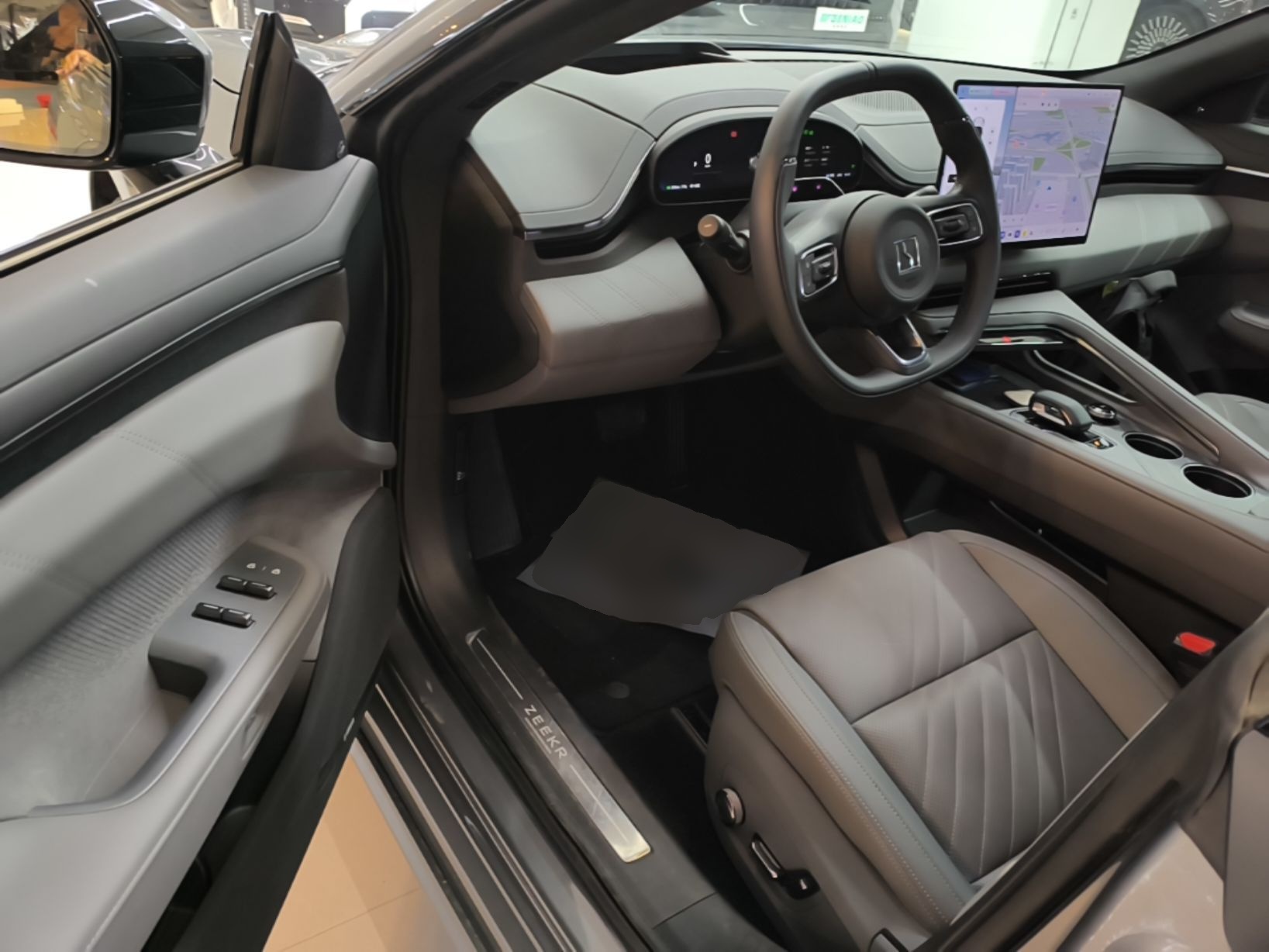 Zeekr 001 2025 YOU Edition 100 kWh All-Wheel Drive — снимка 18