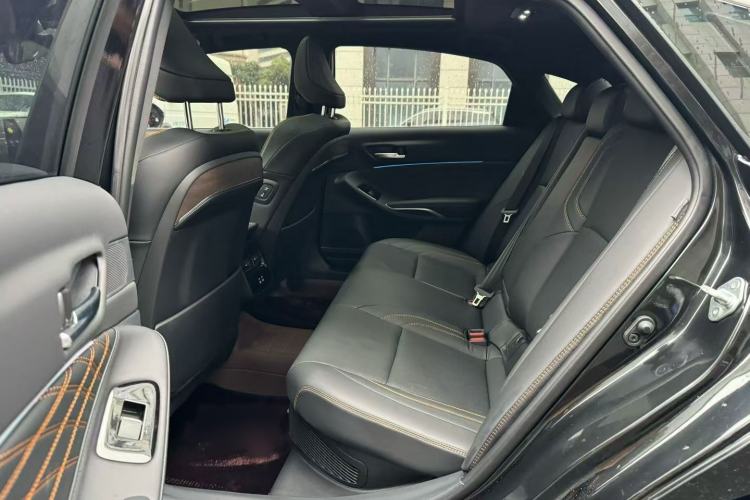 Used Toyota Avalon 2024 Dual-Engine 2.5L XLE Premium Edition Interior 2