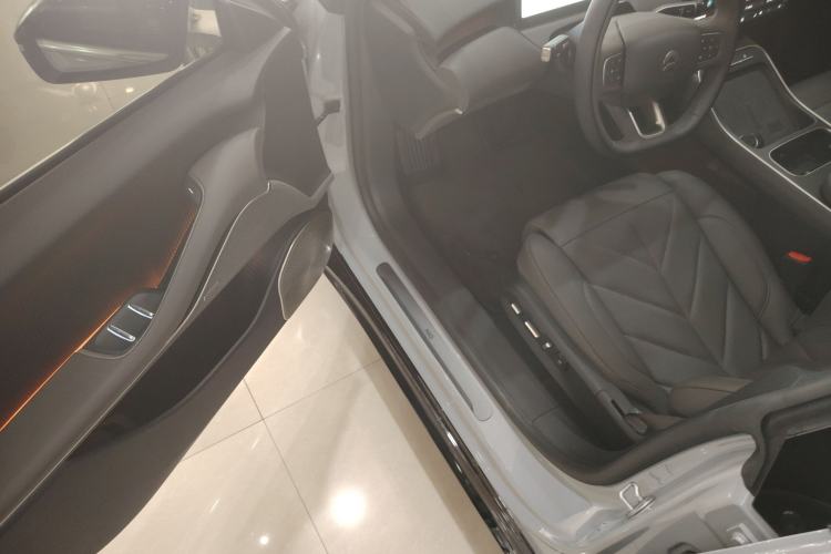Used Nio ET5T 2025 75 kWh Touring Interior 3