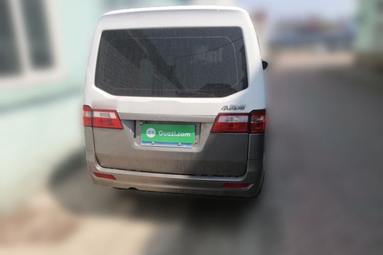 Used Jinbei Hiace X30 2024 1.5L Wealthy-Style Passenger Van 5/6/7 Seater with Front-Mounted Air Conditioning Rear