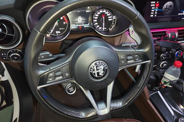Used Alfa Romeo Stelvio 2017 2.0T 280HP Luxury Edition Steering Wheel