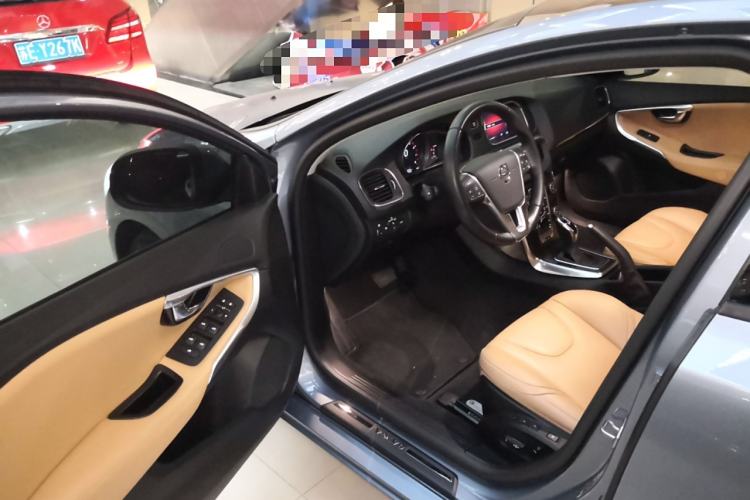 Used Volvo V40 2019 T3 Zhiyi Edition