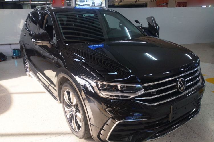 Used Volkswagen Tiguan L 2024 330TSI Automatic Two-Wheel Drive R-Line Enhanced Edition Front Right 45 Deg