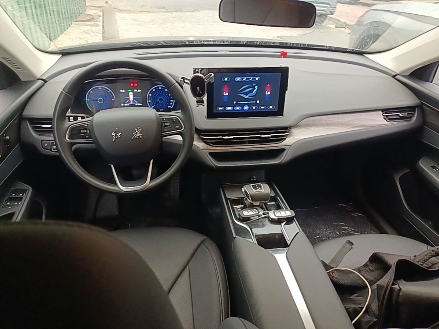 Hongqi E-QM5 2023 Base Travel Edition — снимка 12