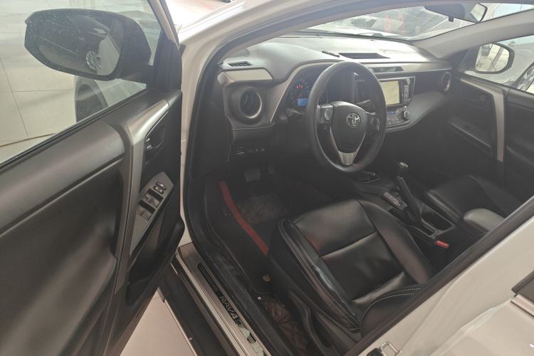 Used Toyota RAV4 2018 2.0L CVT Two-Wheel Drive Fashion X Edition