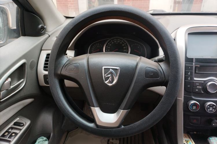 Used Baojun 630 2011 1.5L manual standard version