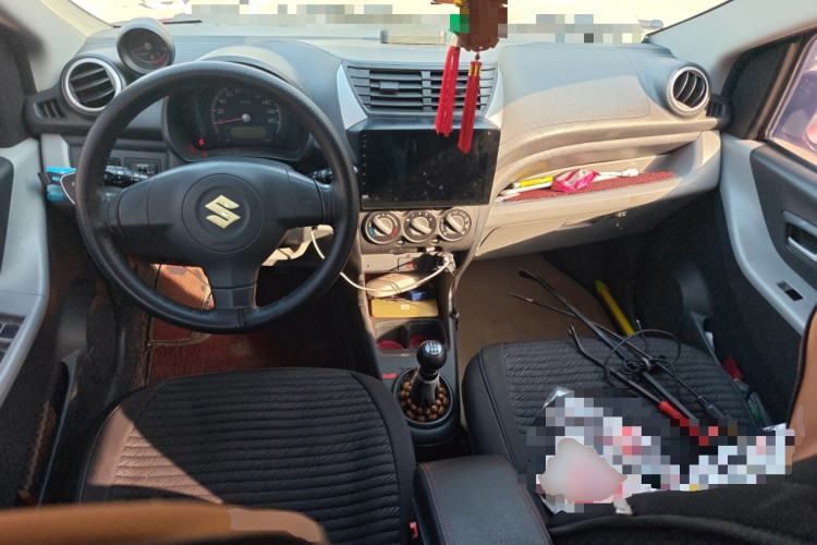 Used Suzuki Alto 2013 1.0L Manual Luxury Model Center Console