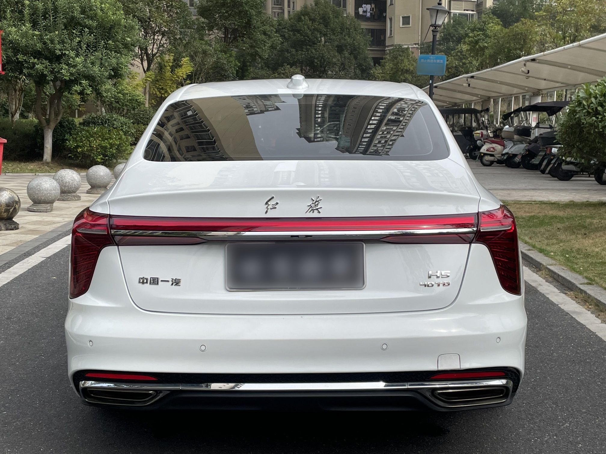 Hongqi H5 2023 2.0T Automatic Smart Connect Flagship Edition - Chinese Trim Xiang — снимка 5