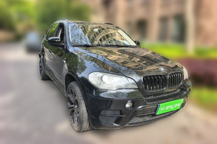 Used BMW X5 2011 xDrive35i Leading Model Front Right 45 Deg