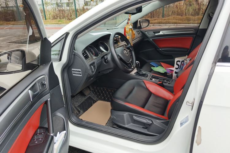 Used Volkswagen Golf 2016 230TSI Automatic Comfort Version
