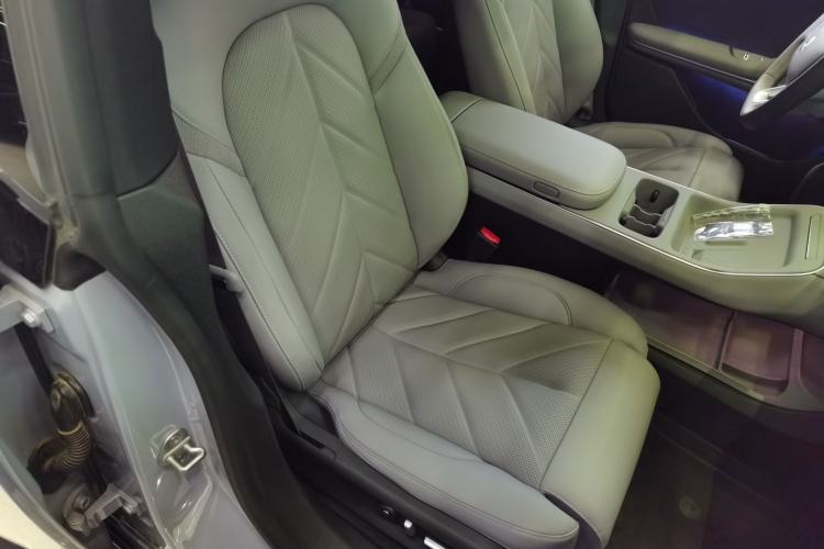 Used Nio ET5T 2025 75 kWh Touring Right Front Seat