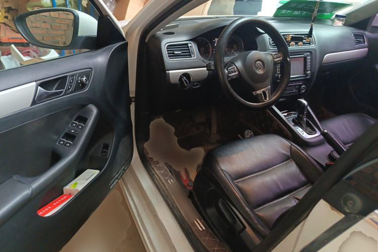 Used Volkswagen Sagitar 2012 1.4TSI Automatic Luxury Edition Driver Seat