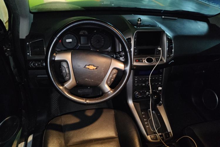 Used Chevrolet Captiva 2015 2.4L 4x4 Flagship Edition 7-Seater