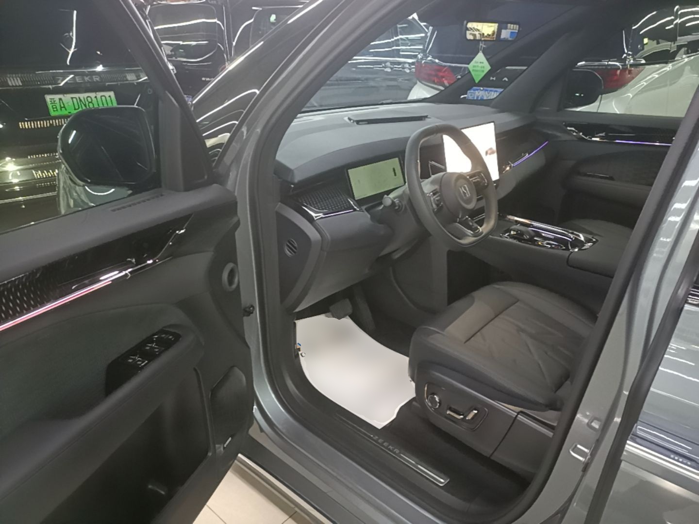 Zeekr 009 2024 Six-Seat Executive Version 4WD 108 kWh — снимка 18