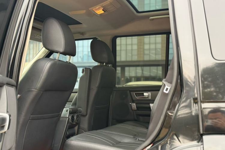 Used Land Rover Discovery 2016 3.0 SC Obsidian Black Heritage Edition SE