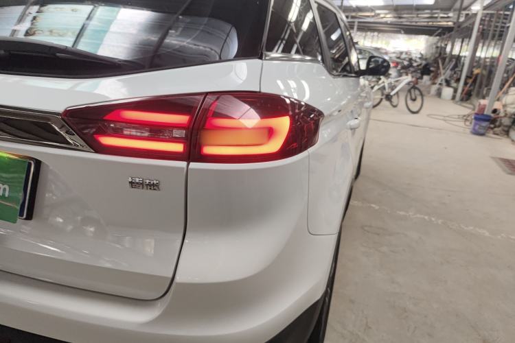 Used Geely Auto Emgrand X7 Sport 2020 1.8TD DCT Two-Wheel Drive Smart Connect 4G-Enabled Version Right Rear Taillight