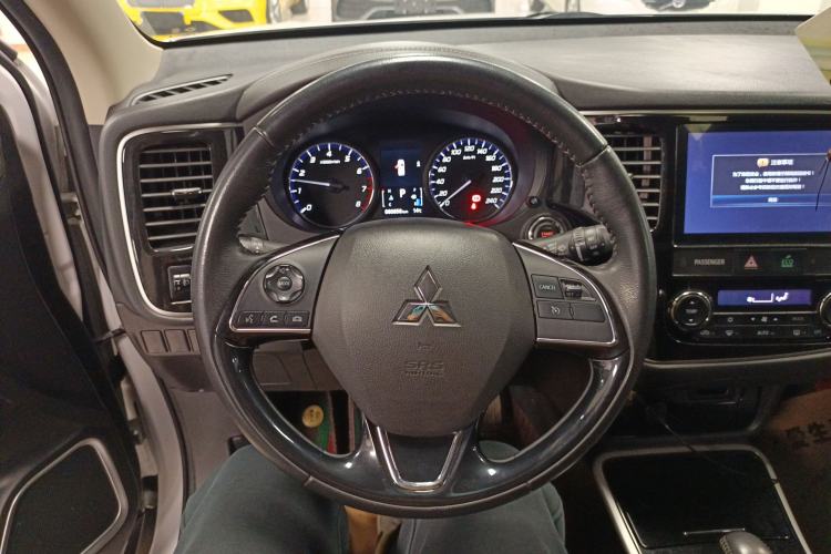 Used Mitsubishi Outlander 2019 2.0L Two-Wheel Drive Comfort Edition 5 Seats China V Standard