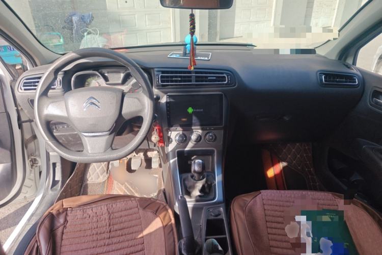 Used Citroen C4 Sega 2018 1.6L Manual Comfort Model Center Console