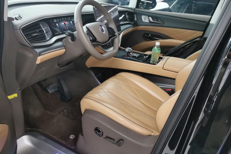 Used Denza D9 2022 DM-i 970 Four-Wheel Drive Prestige Model Left Front Seat