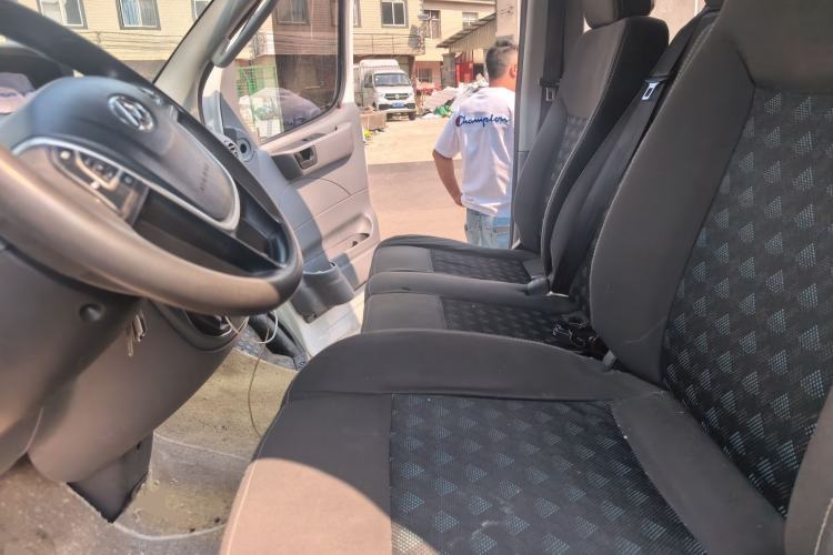 Used SAIC MAXUS Xintu V80 2018 2.5T 6-Speed Manual Aoyuntong Facelifted Short Wheelbase Mid-Height 5-6-Seater Left Front Seat