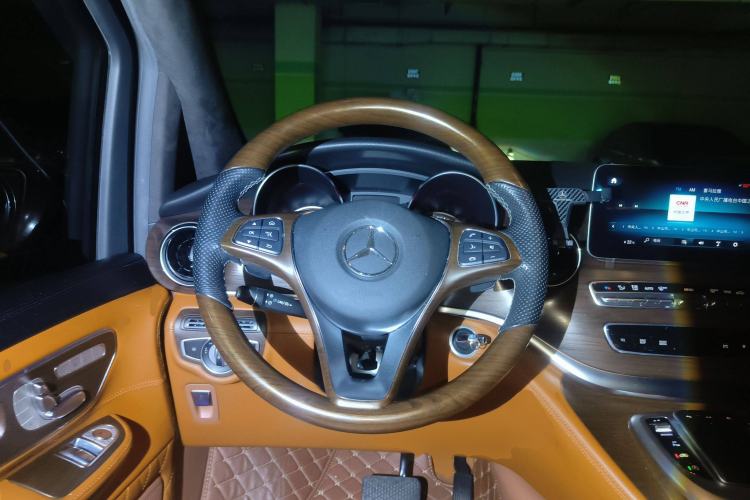 Used Mercedes-Benz V-Class 2020 V 260 Avantgarde Edition Steering Wheel