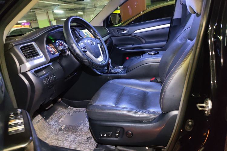 Used Toyota Highlander 2018 2.0T Four-Wheel Drive Prestige Version 7 Seats China V Emission Standard Left Front Seat
