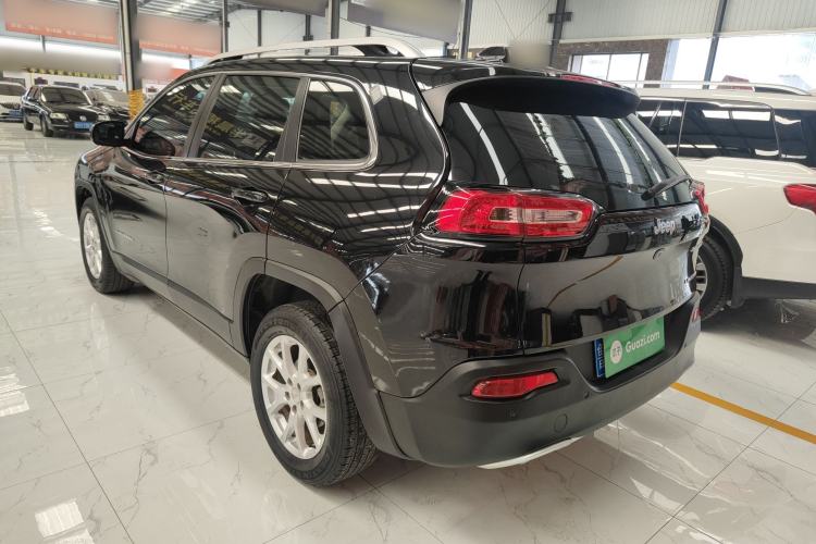 Used Jeep Cherokee 2017 2.0L Superior Edition
