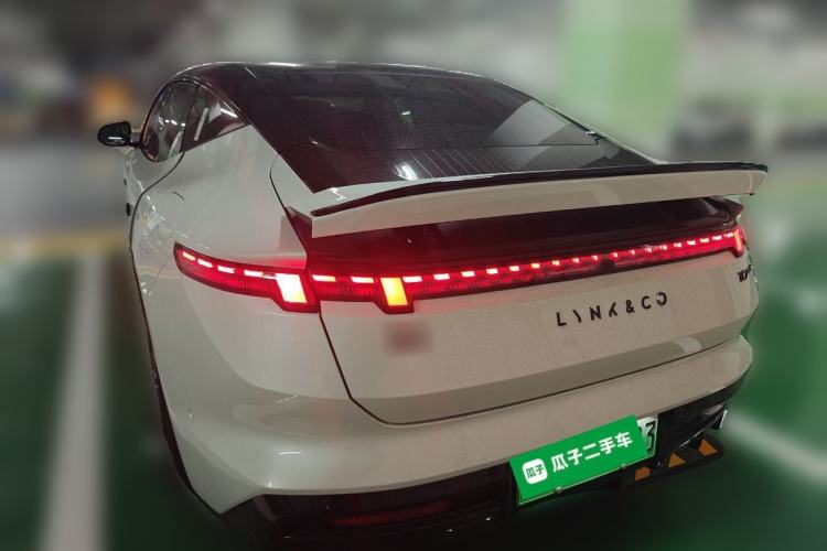 Used Lynk & Co 10 EM-P 2025 Facelifted Model 240 All-Wheel Drive Ultra Exterior 4