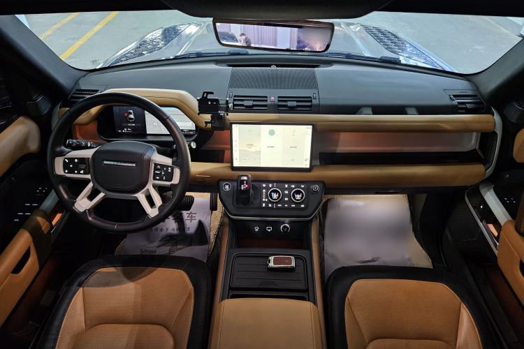 Used Land Rover Defender 2023 Facelift 110 3.0T P400 X-DYNAMIC HSE Interior 2