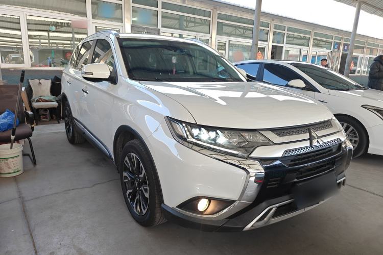 Used Mitsubishi Outlander 2020 2.4L 4x4 Zhi Xiang Edition 7-Seater
