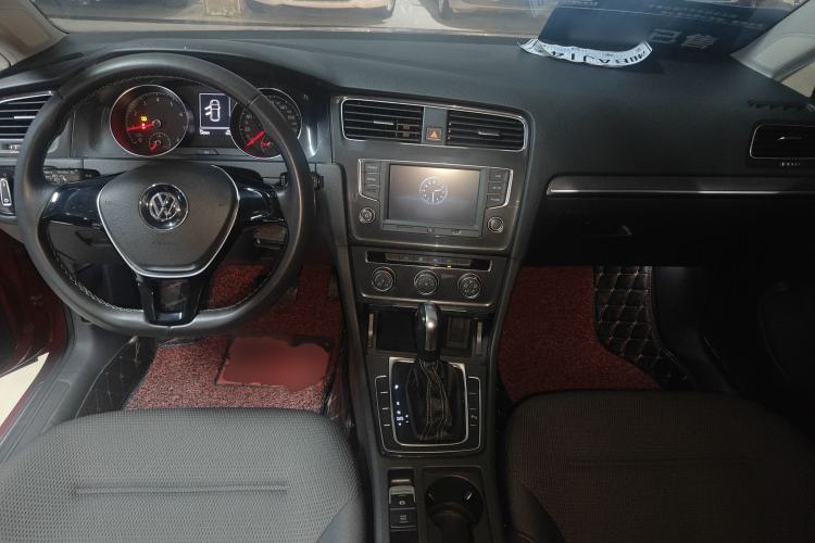 Used Volkswagen Golf 2017 1.6L Automatic Comfort Million-Vehicle Anniversary Edition Center Console