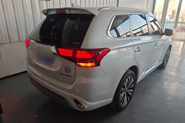 Used Mitsubishi Outlander 2021 2.4L 4x4 Zhi Xiang Edition 7 Seats
