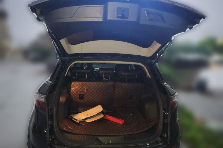 Used JMC Yusheng S330 2016 1.5L GTDi Automatic Two-Wheel Drive Flagship Edition Trunk