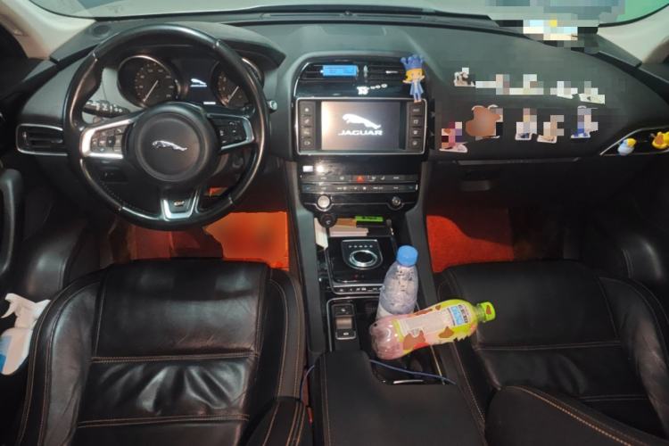 Used Jaguar F-PACE 2018 2.0T Four-Wheel Drive Urban Luxury Edition Center Console