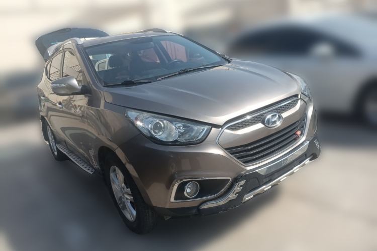 Used Hyundai ix35 2012 2.0L Automatic Two-Wheel Drive Elite Edition GLS Front Right 45 Deg