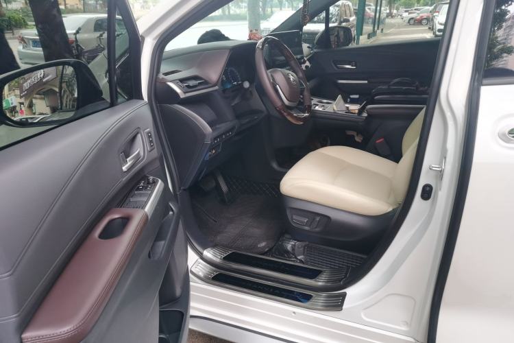 Used Toyota Granvia 2024 2.5L Hybrid Prestige PLUS Four-Wheel Drive Version