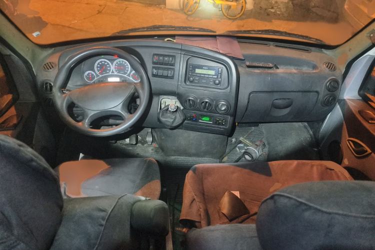 Used Iveco Power Daily 2013 2.5T-V39 Box Truck High Roof
