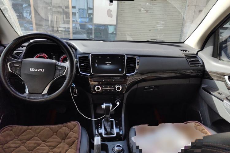 Used Isuzu D-MAX 2020 2.5T 4x4 Automatic Navigation Version China VI Standard Extended Length JE4D25Q6A
