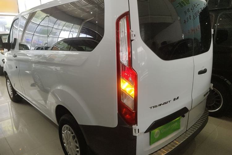 Used Ford Transit 2019 2.0T Gasoline Automatic Multi-Function Commercial Vehicle Short Wheelbase Low Roof 6-Seater China VI Standard

